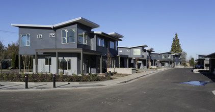 Stone Bridge Apartments in Eugene, OR - Building Photo - Building Photo