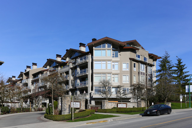 530-580 Raven Woods Dr in North Vancouver, BC - Building Photo - Building Photo