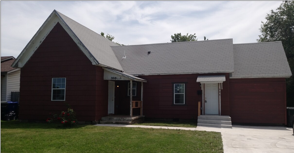 908 E Main St in Norman, OK - Building Photo