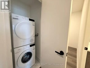 8 Interchange Wy in Vaughan, ON - Building Photo - Building Photo