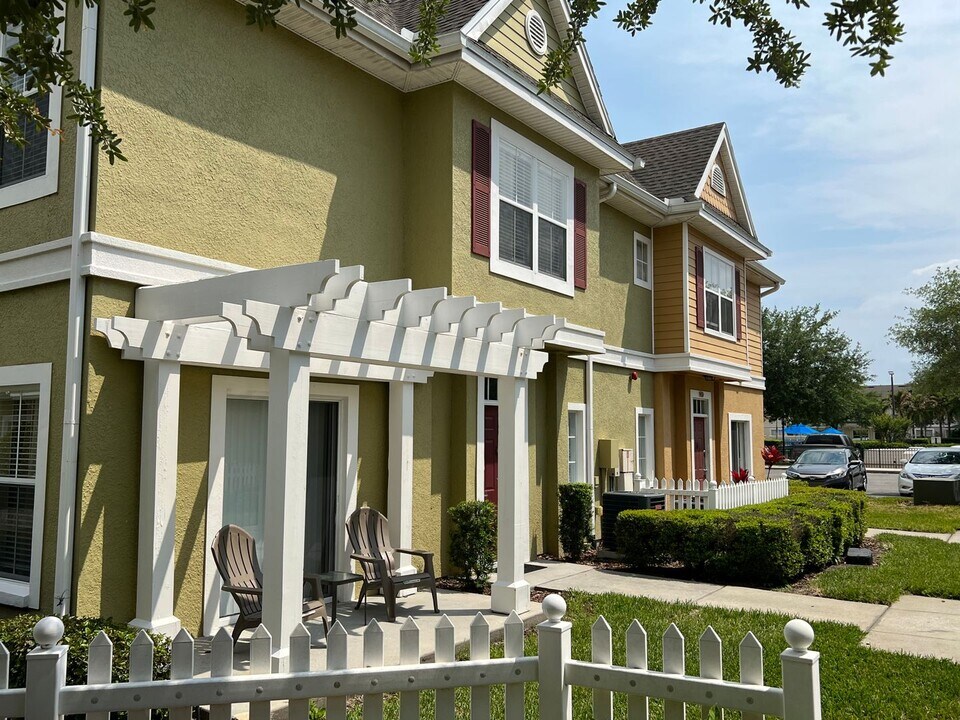 4003 San Sebastian Dr in Kissimmee, FL - Building Photo