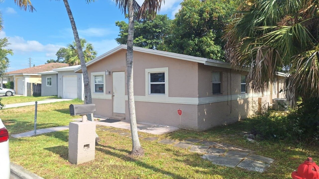 2723 NW 7th Ct in Fort Lauderdale, FL - Building Photo