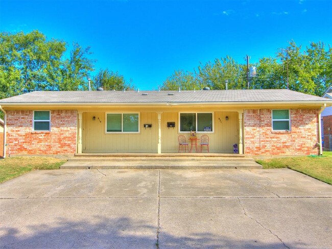 821 Russell Cir in Norman, OK - Building Photo - Building Photo