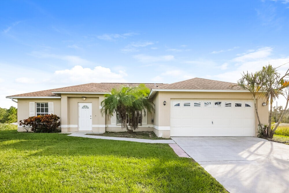 1216 Belgrave St in Ft. Myers, FL - Building Photo