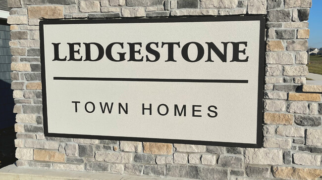 Ledgestone Townhomes photo'