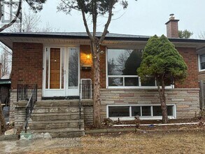 113 Confederation Dr in Toronto, ON - Building Photo - Building Photo