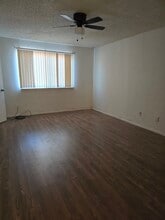 2107 Greenbriar Colony Dr in Houston, TX - Building Photo - Building Photo