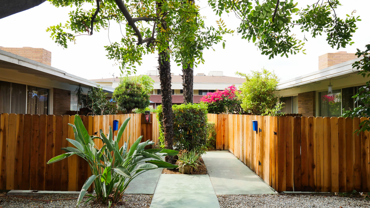 Alhambra Gardens in Alhambra, CA - Building Photo