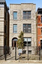 902 W Newport Ave in Chicago, IL - Building Photo