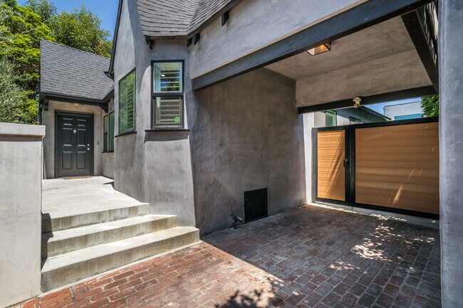 1444 Stearns Dr in Los Angeles, CA - Building Photo - Building Photo