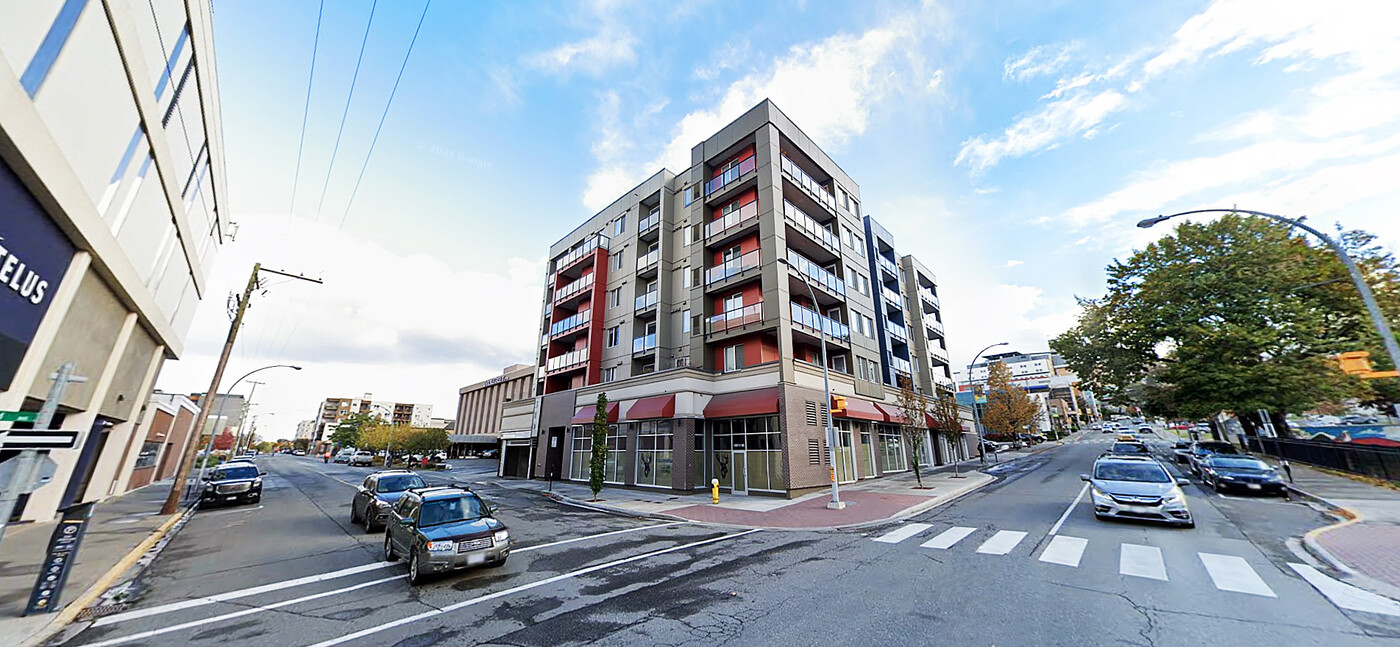 Royal Residences in Kamloops, BC - Building Photo