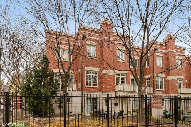 property at 1450 W Wrightwood Ave