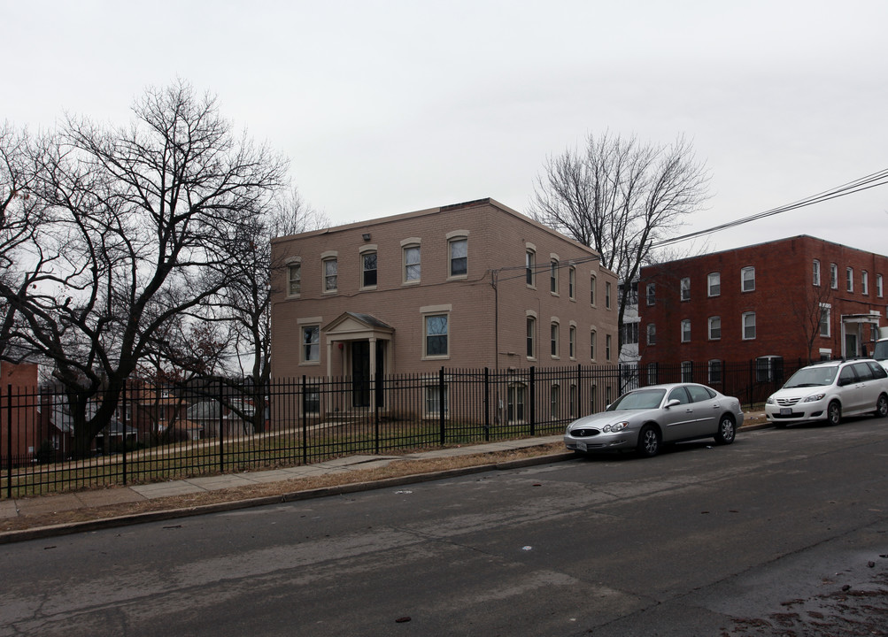 3031 Buena Vista Ter SE in Washington, DC - Foto de edificio