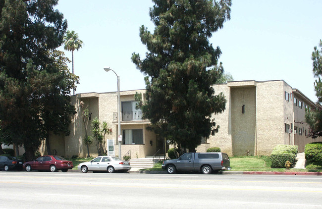 Devonshire in Northridge, CA - Building Photo - Building Photo