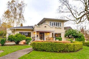 3321 NE Peerless Pl in Portland, OR - Building Photo