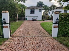 16025 SW 173rd Ave in Miami, FL - Building Photo - Building Photo