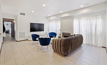 1717 Malcolm Ave, Unit 302 in Los Angeles, CA - Foto de edificio - Building Photo