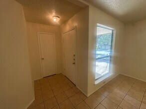 9515 Brook Green in San Antonio, TX - Building Photo - Building Photo