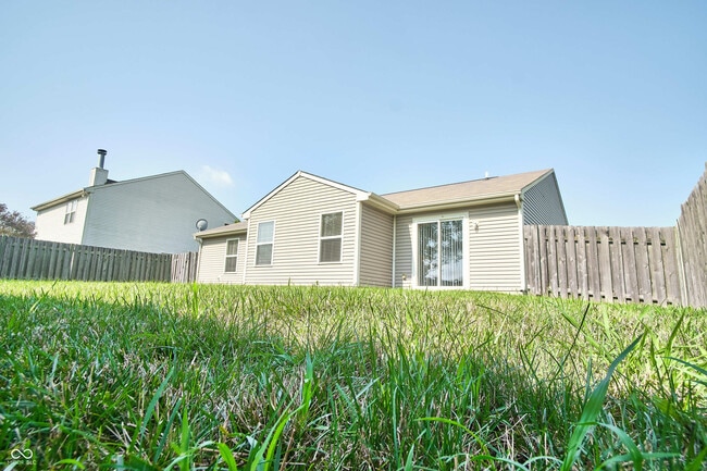 12983 Quarterback Ln in Fishers, IN - Building Photo - Building Photo
