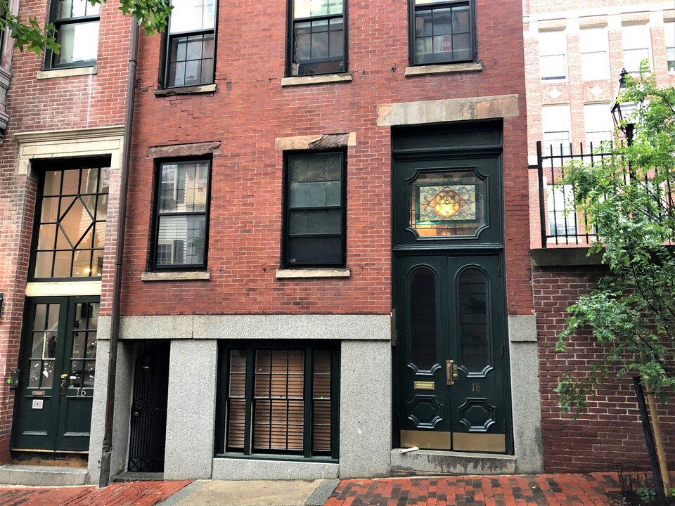 18 Russell S St, Unit 1 in Boston, MA - Building Photo