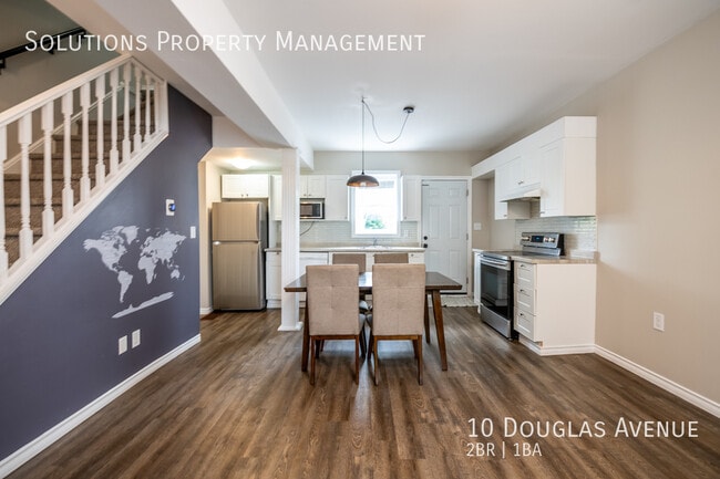 10 Douglas Ave in Hamilton, ON - Building Photo - Building Photo