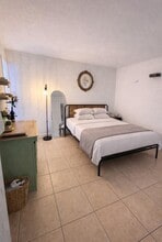 9459 SW 76th St in Miami, FL - Building Photo - Building Photo