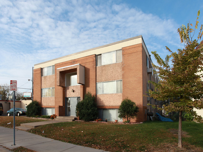 2934 Cedar Ave S in Minneapolis, MN - Building Photo - Building Photo