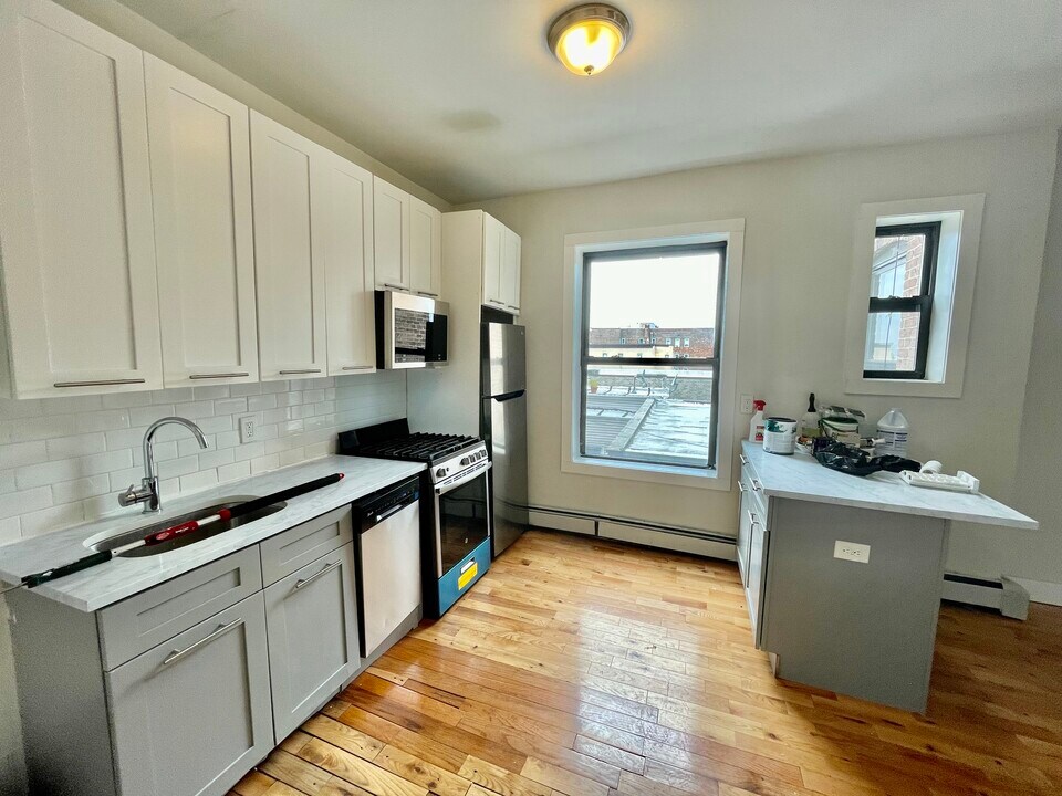 168 Clinton Ave in Jersey City, NJ - Building Photo