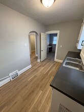 555 W Wellington St in Waterloo, IA - Building Photo - Building Photo