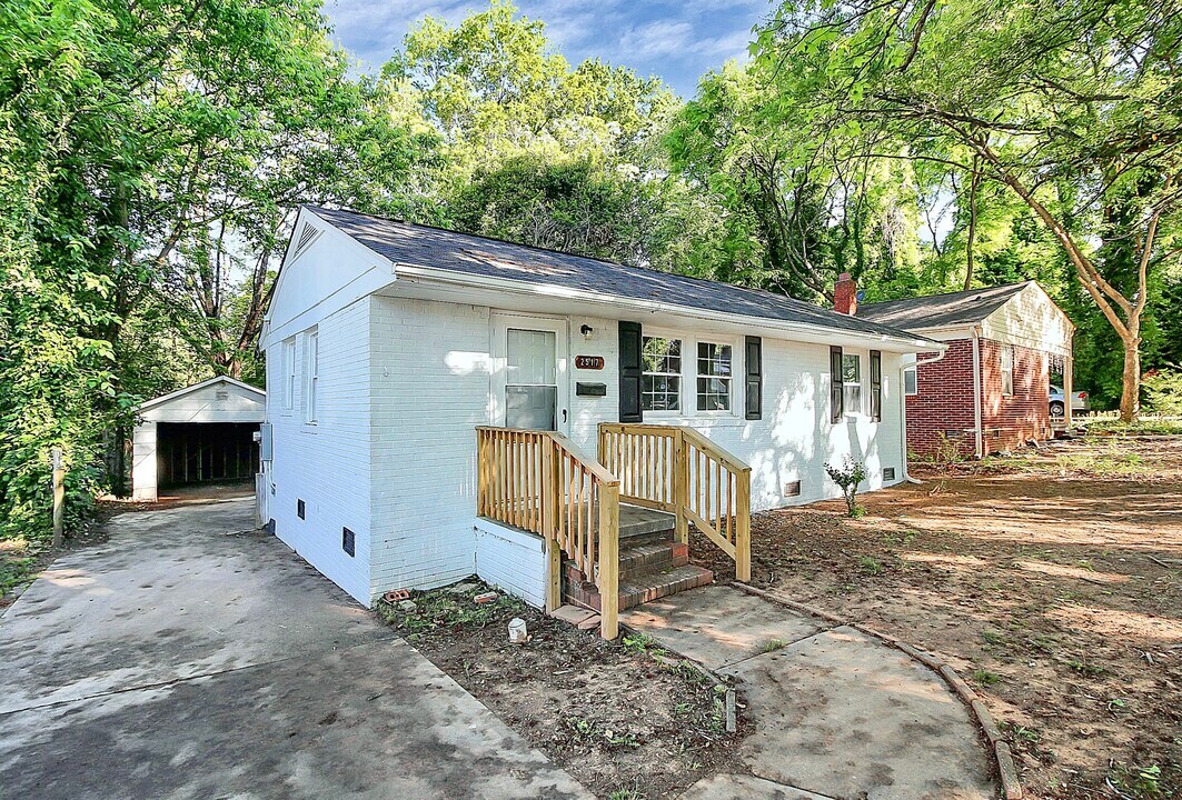 2517 Rachel St in Charlotte, NC - Building Photo