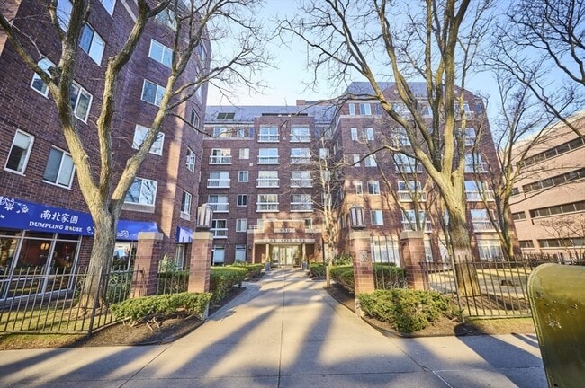 950 Massachusetts Ave in Cambridge, MA - Building Photo - Building Photo