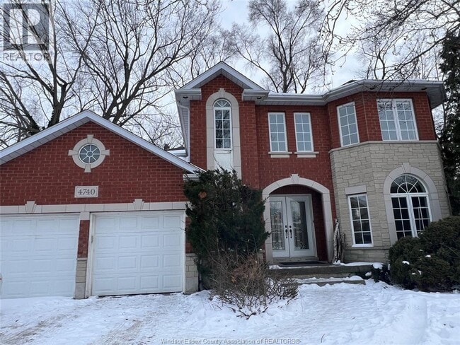 4740 Wembley Ct in Windsor, ON - Building Photo - Building Photo
