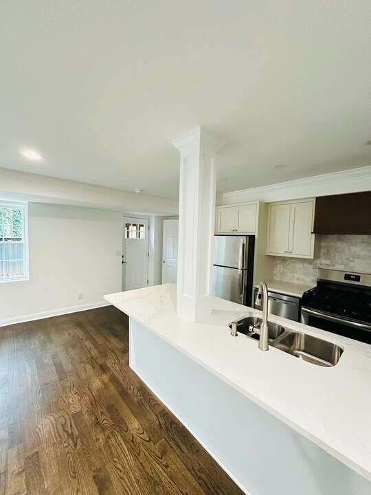 3914 Parkcrest Dr NE, Unit 1 in Atlanta, GA - Building Photo