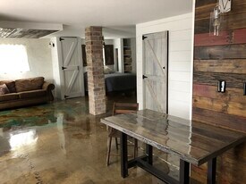 27 Hambrick Rd, Unit e in Nitro, WV - Building Photo