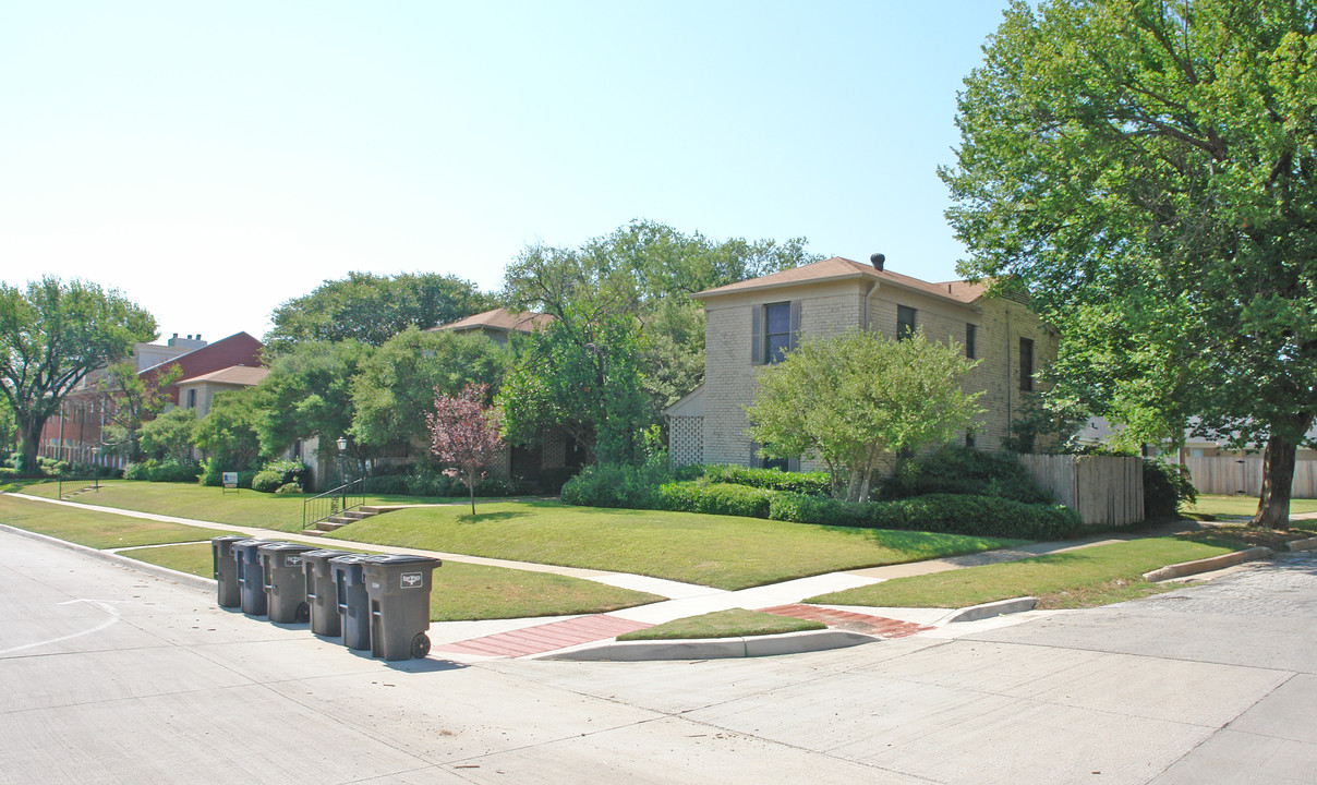 Birchman Apartments in Fort Worth, TX - Building Photo