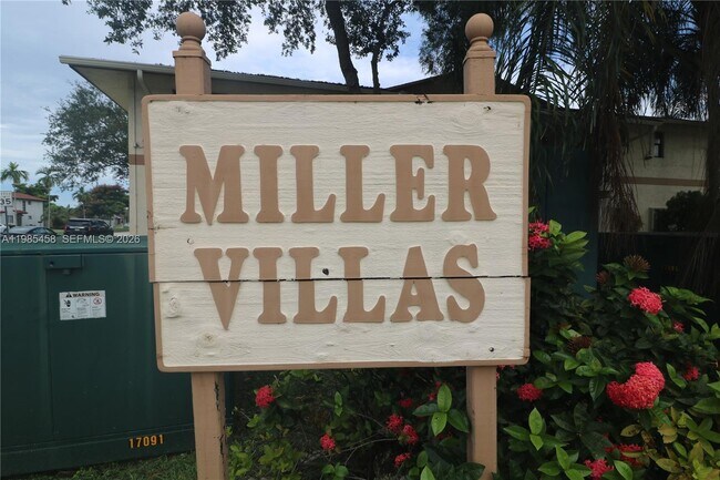 12955 SW 66th Ln in Miami, FL - Foto de edificio - Building Photo