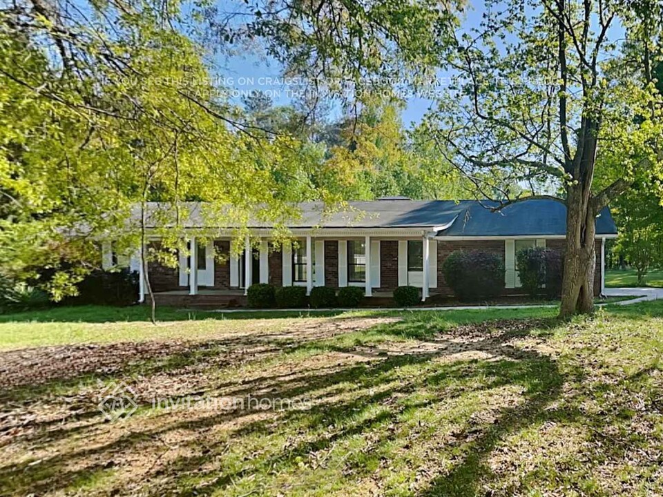 245 Kite Lake Rd in Fayetteville, GA - Foto de edificio