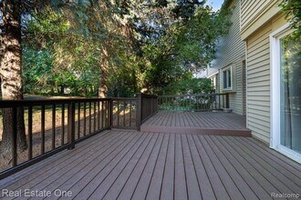 619 Whitney Dr in Rochester Hills, MI - Building Photo - Building Photo