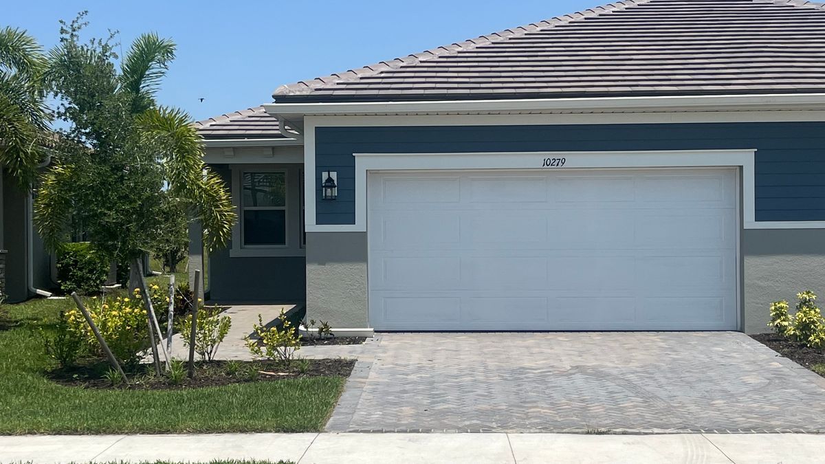 10279 Bonavie Cv Dr in Ft. Myers, FL - Building Photo