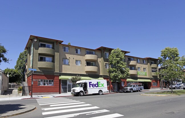 Sterling Jefferson in Berkeley, CA - Foto de edificio - Building Photo
