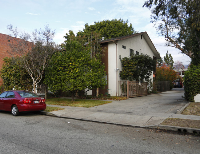 333 W Elk Ave in Glendale, CA - Foto de edificio - Building Photo