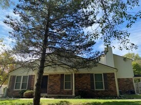 7762 Lake Ridge Dr, Unit 7762 in Waterford, MI - Building Photo