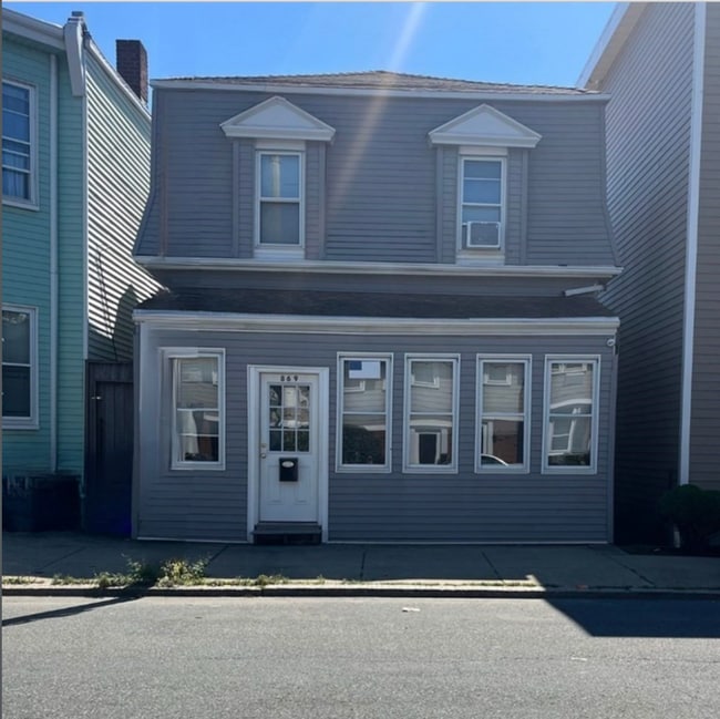 property at 869 Saratoga St