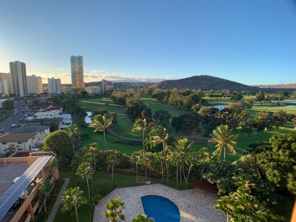 5333 Likini St in Honolulu, HI - Building Photo