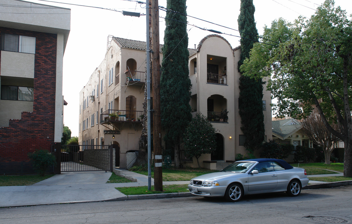 628 E Elk Ave in Glendale, CA - Building Photo