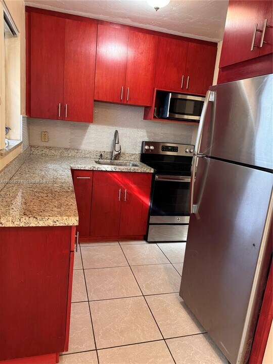 1723 Johnson St in Hollywood, FL - Building Photo