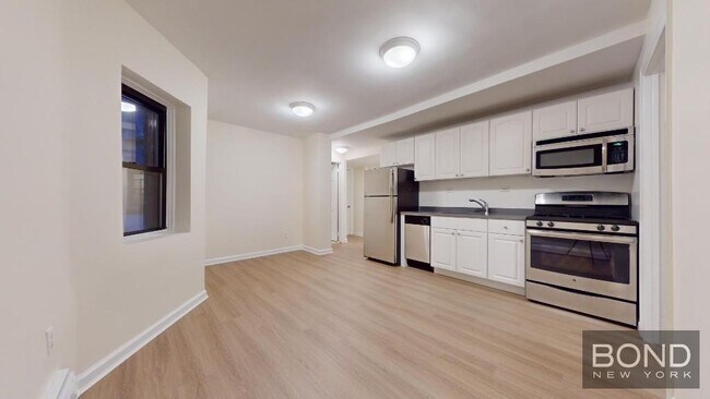 150 E 84th St in New York, NY - Building Photo - Building Photo