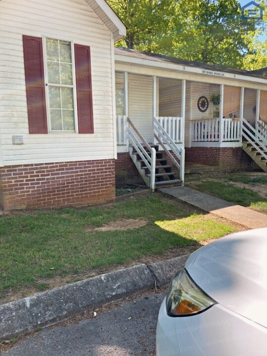 157 Bybee Woods Dr in McMinnville, TN - Building Photo