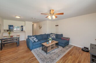 115 Hughes St NE in Fort Walton Beach, FL - Building Photo - Building Photo