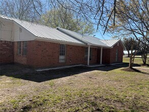 100 Bybee St in Willis, TX - Building Photo - Building Photo